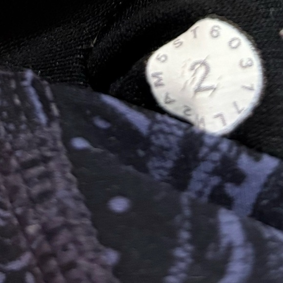 Lululemon Energy Sports Bra Paisley Pattern Size 2 - Picture 5 of 5